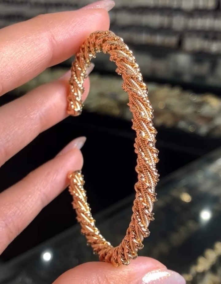 تصویر بنگل زنانه ژوپینگ مدل خاویاری با آبکاری طلایی گلد