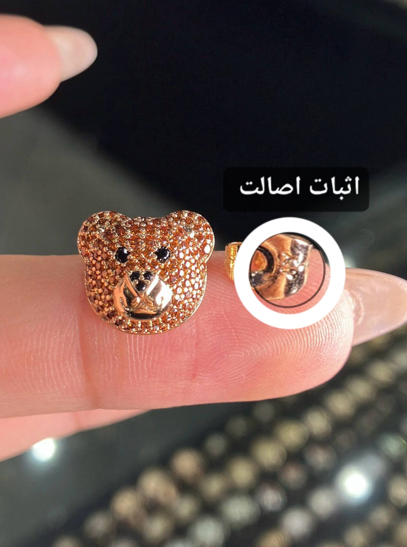 گوشواره سوزنی ژوپینگ طلایی مدل خرس تدی با نگینکاری ظریف - تصویر ۴