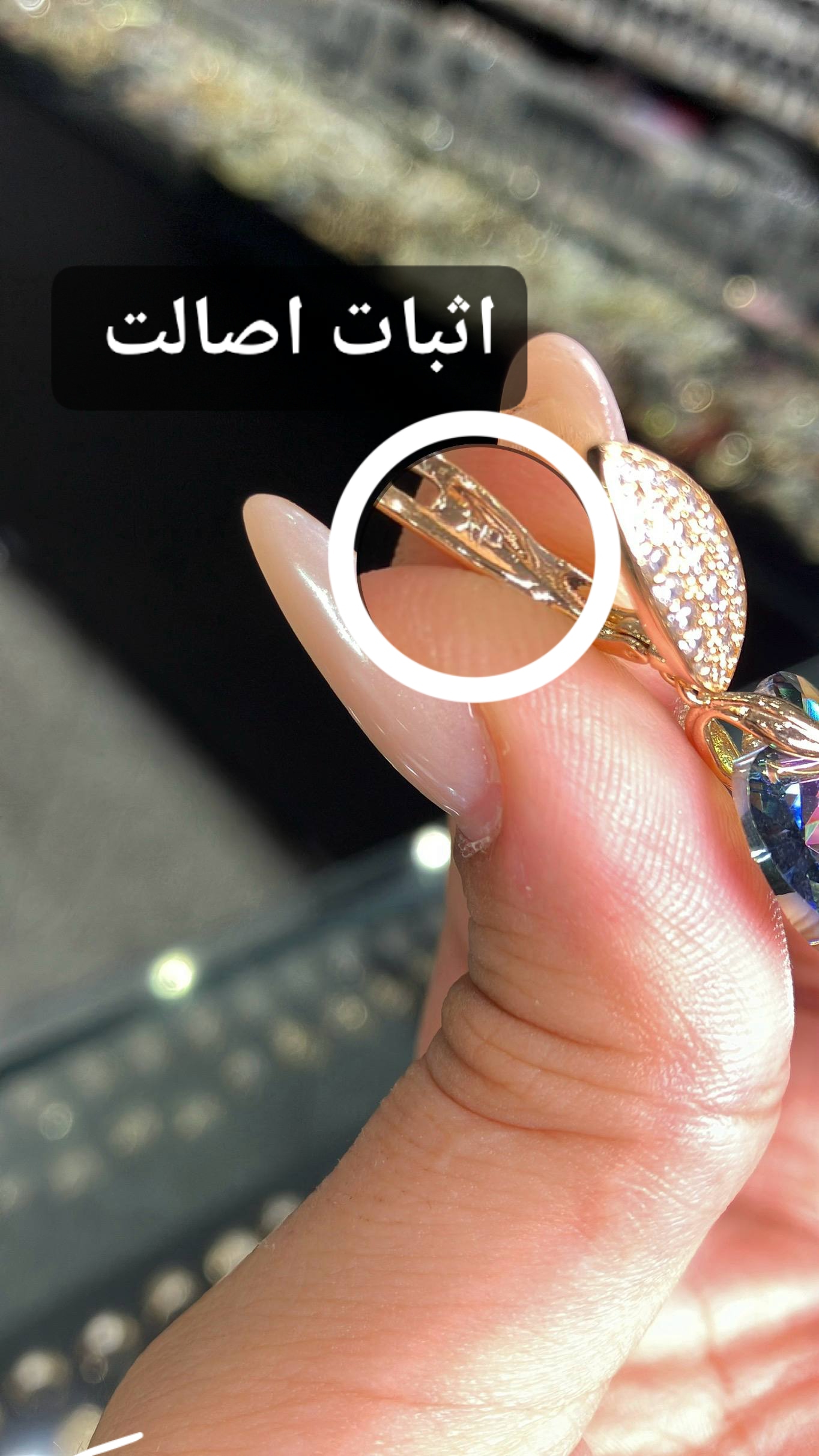 گوشواره آویز ژوپینگ جینگ جینگ طرح قلب با کریستال هفت رنگ سواروسکی - تصویر ۴