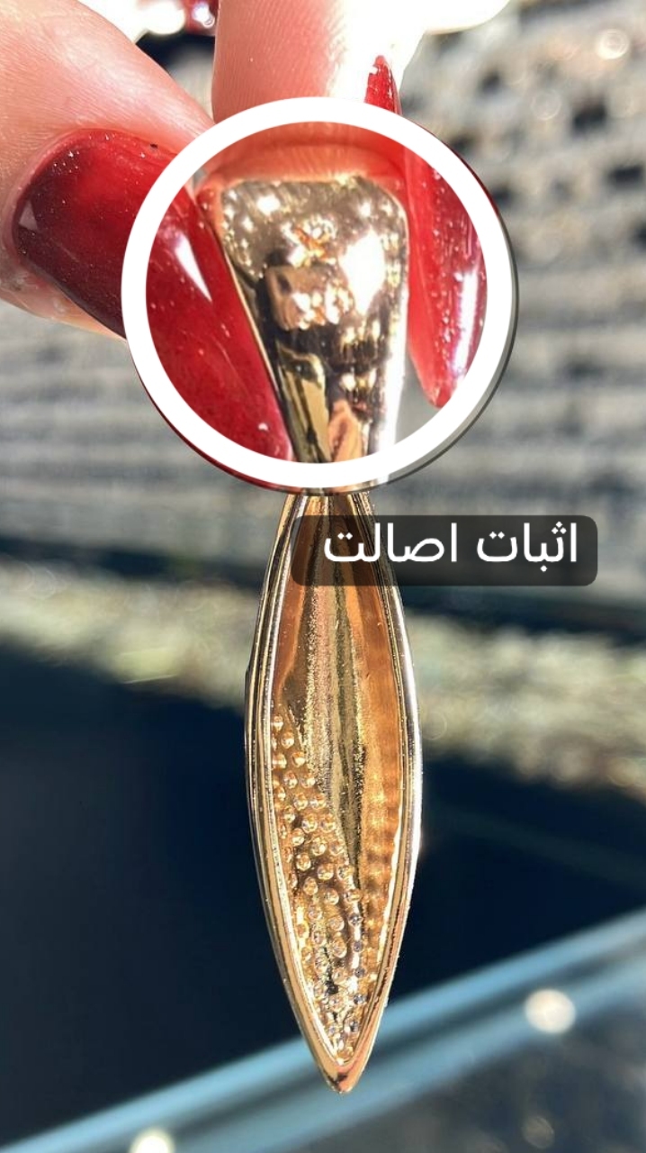 تصویر نمای نزدیک حک لیزری نشان اصالت XP روی آویز نیمست ژوپینگ اورجینال، بهعنوان نشانه اصالت محصول