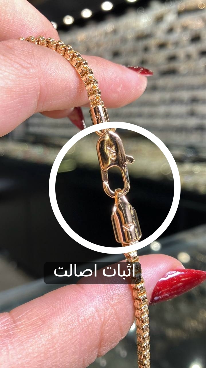 تصویر نمای نزدیک قفل زنجیر ژوپینگ اورجینال مدل ونیزی با حک لیزری نشان XP، بهعنوان نشانه اصالت محصول